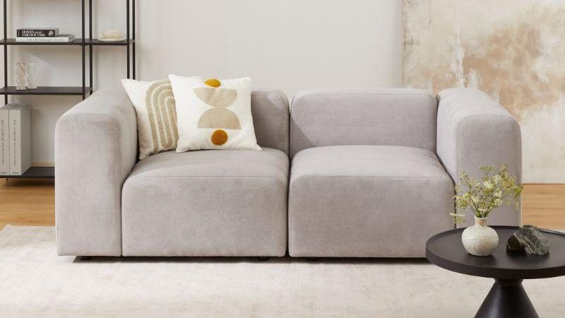 Ce culoare de perne alegem pentru o canapea gri?