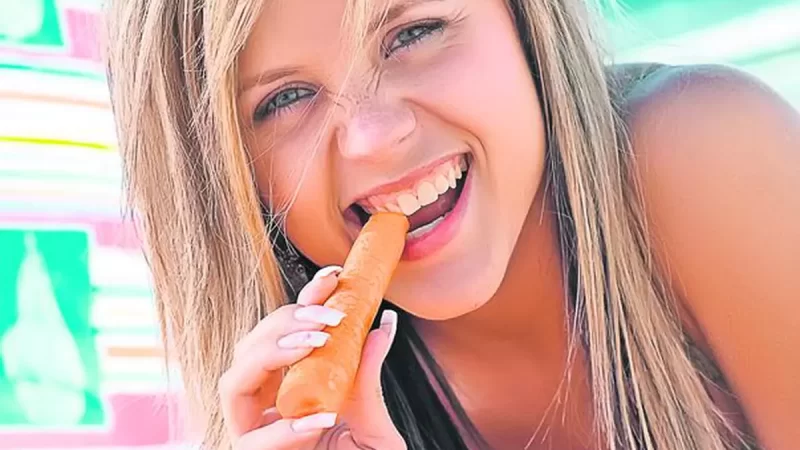 Iata numarul exact de morcovi pe care trebuie sa il consumi pe zi pentru un bronz perfect, conform specialistilor